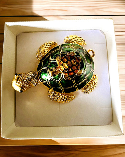 Skrinka "Korytnačia Rodinka" - farba zelená, personalizácia gravírovaním