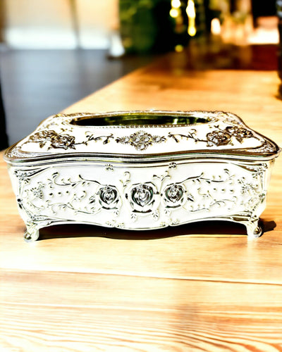 Box na vreckovky s reliéfnym vzorom ruže - elegantný doplnok do interiéru, biele