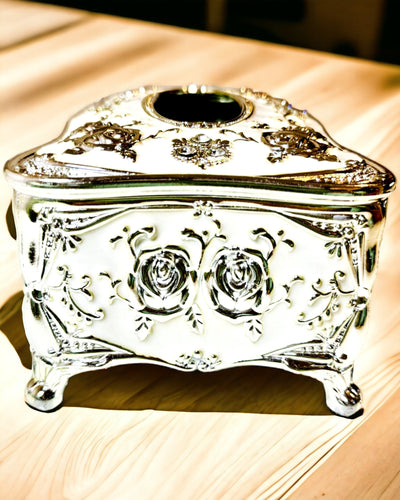Box na vreckovky s reliéfnym vzorom ruže - elegantný doplnok do interiéru, biele