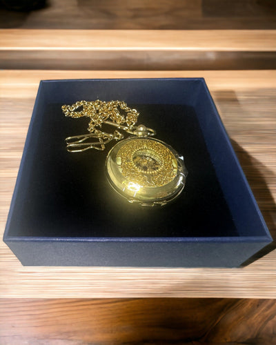 Retro Vyrezávané Vreckové Hodinky s Ručne Natahovaným Mechanizmom, zlatá farba s Rímskou Stupnicou a Svietiacim Ciferníkom, Vintage Štýl