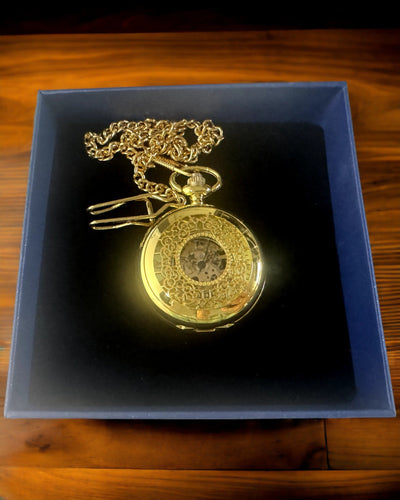 Retro Vyrezávané Vreckové Hodinky s Ručne Natahovaným Mechanizmom, zlatá farba s Rímskou Stupnicou a Svietiacim Ciferníkom, Vintage Štýl