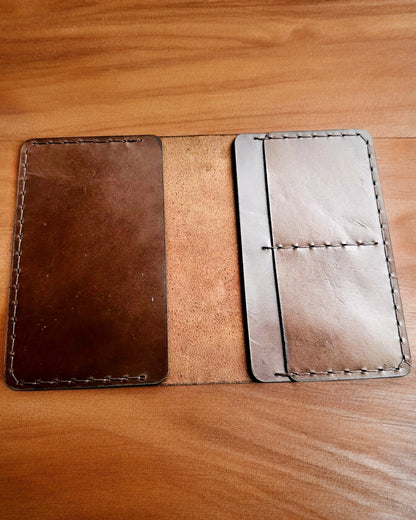 Puzdro "Cestovateľ" - Kožené puzdro na pas, personalizácia gravírovaním - 2 farebné varianty