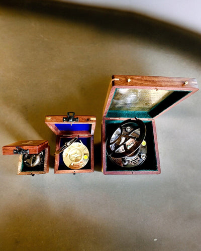 Drevená škatuľka na kompaktný kompas "Maritime" - možnosť personalizácie gravírovaním