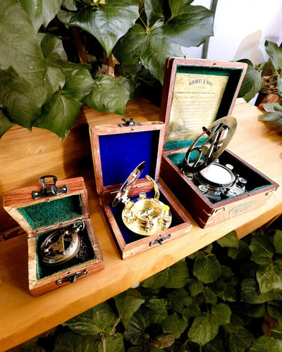 Drevená škatuľka na kompaktný kompas "Maritime" - možnosť personalizácie gravírovaním