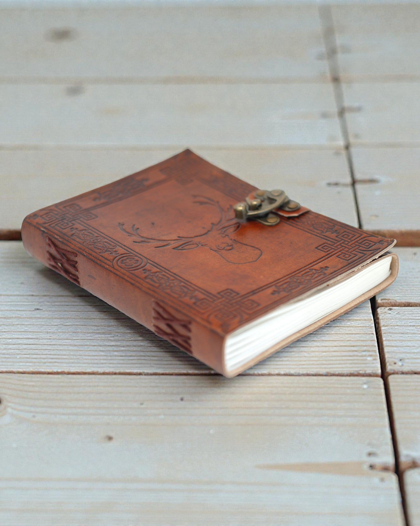 Cervus Spirit – Skórzany Notatnik z Motywem Jelenia