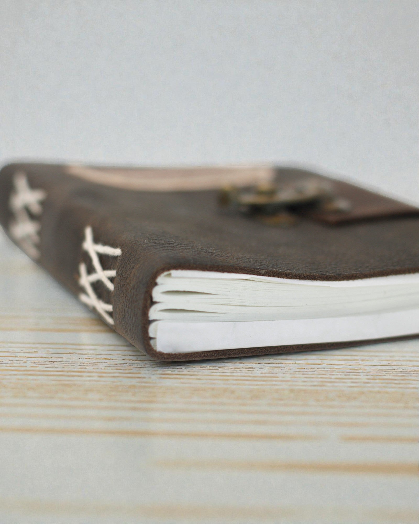 Kožený zápisník „Čierne priznania so zámkom“ (18x13 cm)