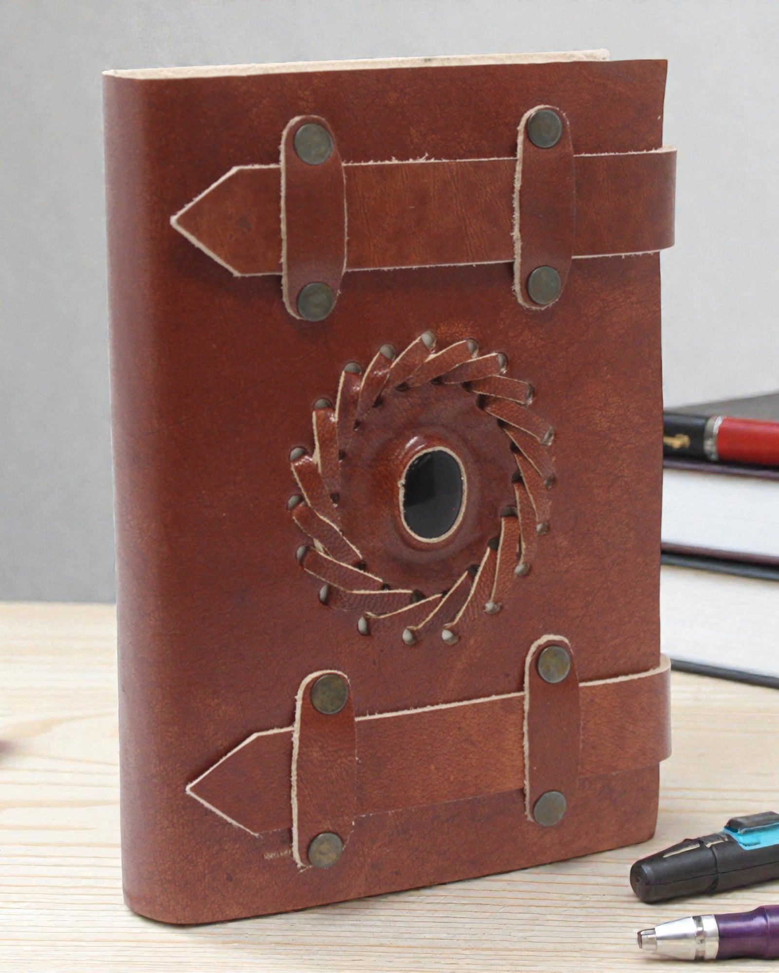 Kožený zápisník Čierny ónyx s remienkami – 15x10 cm