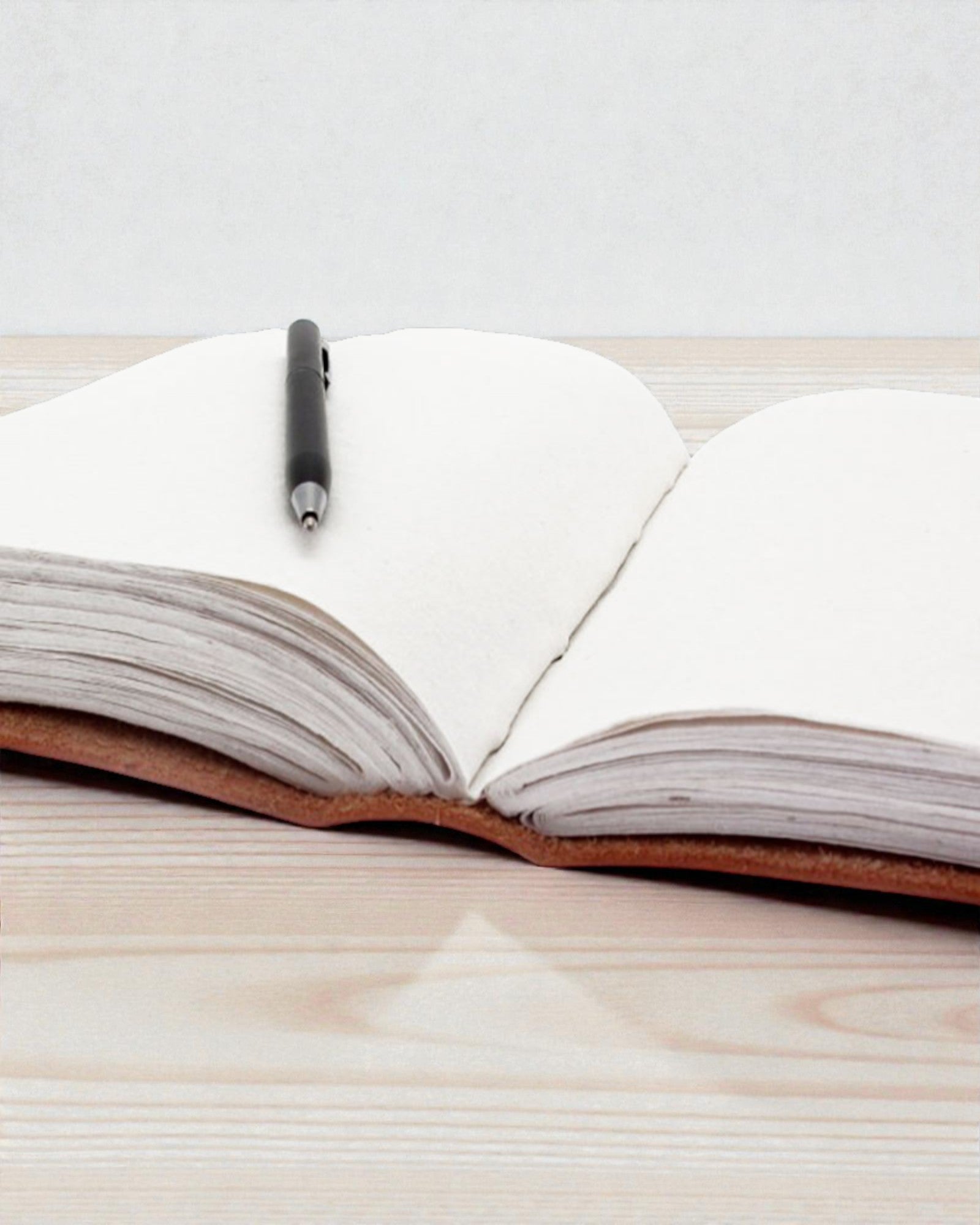 Obrovský kožený zápisník 7. čakry – 25,4x33,0 cm (200 strán)