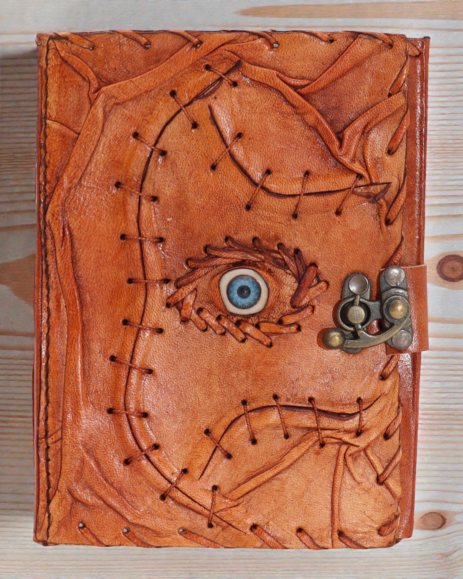 Svetlohnedý pieskový poznámkový blok – dekor so zlým okom – 160 strán s trhanými okrajmi – 17x12.5cm