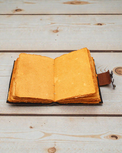 Kožený zápisník Lotus Mandala s otrhaným okrajom (17,8x12,7 cm)