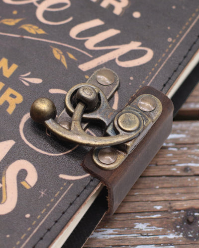 Kožený potlačený zápisník – Nikdy sa nevzdávaj svojich snov - 17.8×12.7 cm