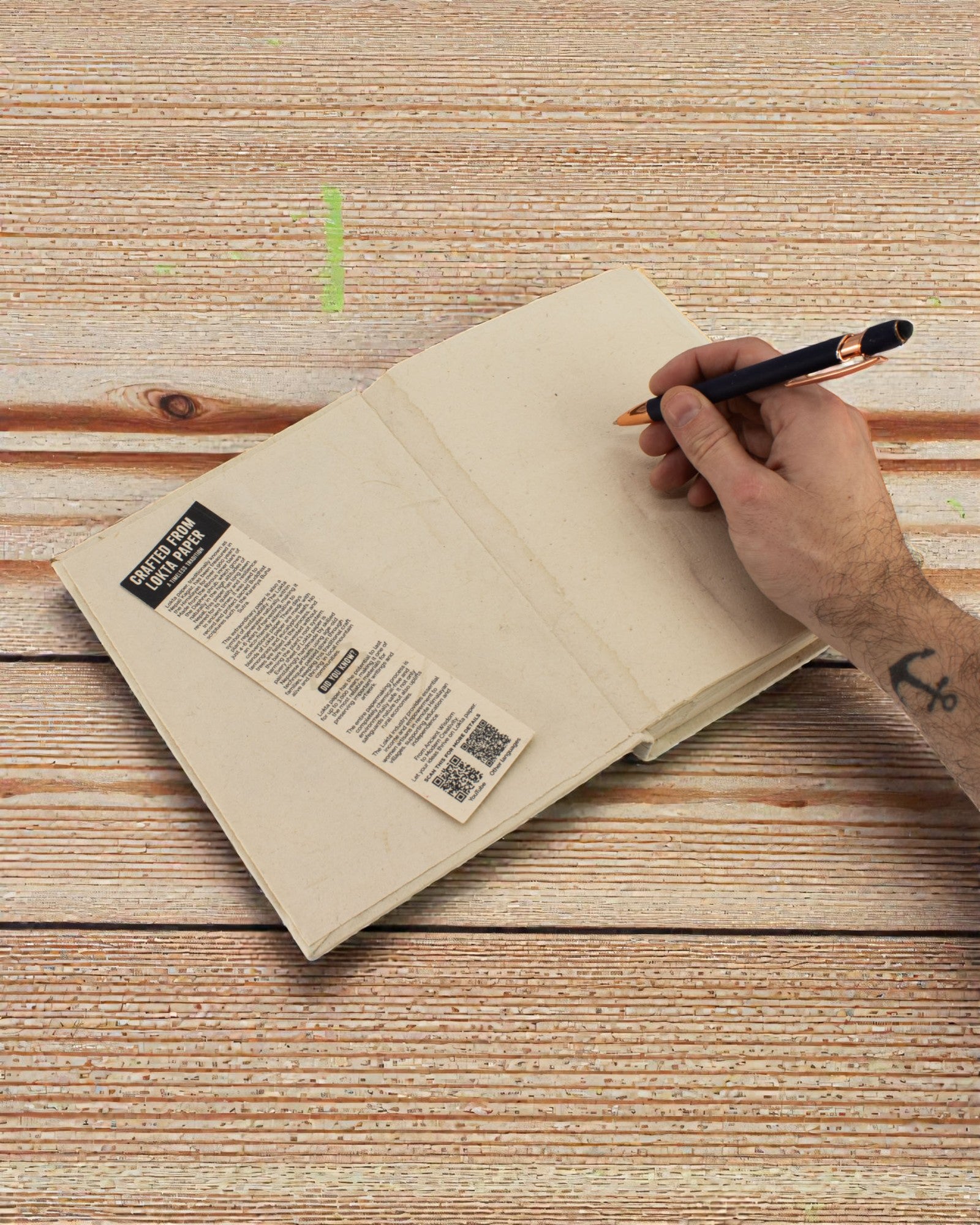 Lokta Písmo dedičstva – veľký zápisník 21 × 15 cm, 45 listov, Vaše slová zakorenené v tradícii