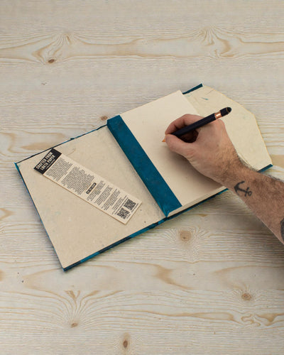 Duży Notatnik Lokta Odważne Kwiaty – Granatowy (45 kartek, 21 x 15 cm)