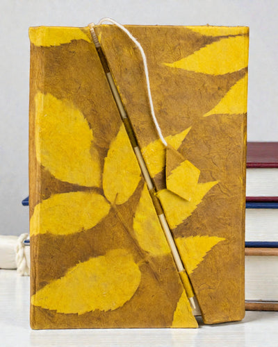 Lokta výrazný kvetinový zápisník s bambusovým uzáverom – stredný (15x12cm) – 45 listov – horčicovohnedý