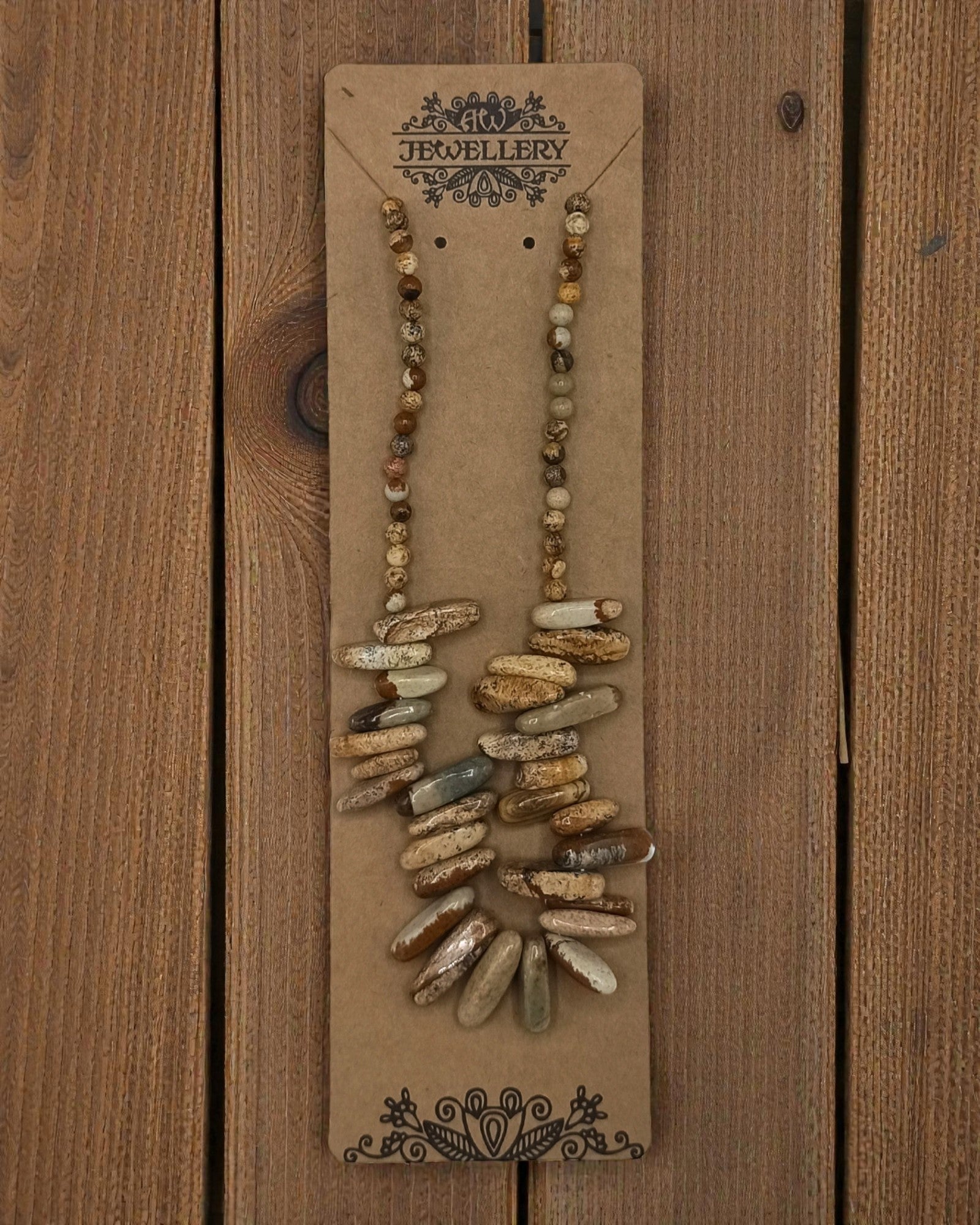 Náhrdelník s drahokamom Longstone – mapový kameň