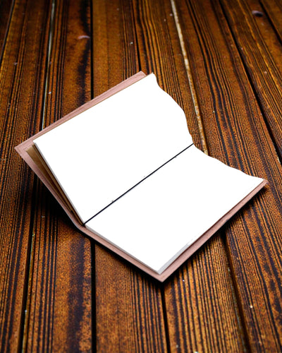 Dobrodružstvo sa začína – červený kožený ručne vyrobený zápisník 22 × 12 × 1,5 cm, 80 strán