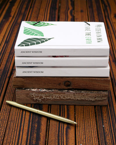 Leaves Together – malý zápisník s remienkom a kokosovým gombíkom 18 × 12,5 cm, 200 strán