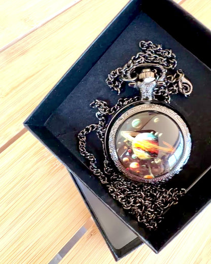 Vreckové hodinky "Galaktické tajomstvo", personalizácia gravírovaním ako darček