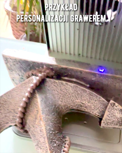 Rustikálna Socha Kotvy z Živice - "Morská Legenda", kotva personalizácia gravírovaním