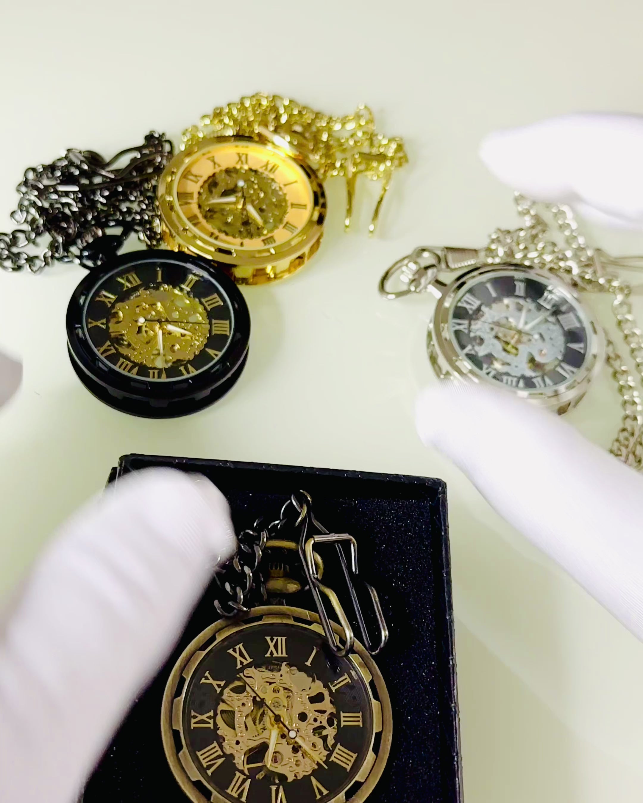 Strieborné exkluzívne mechanické vreckové hodinky v retro štýle, vodotesné - elegancia na každú príležitosť, s gravírovaním