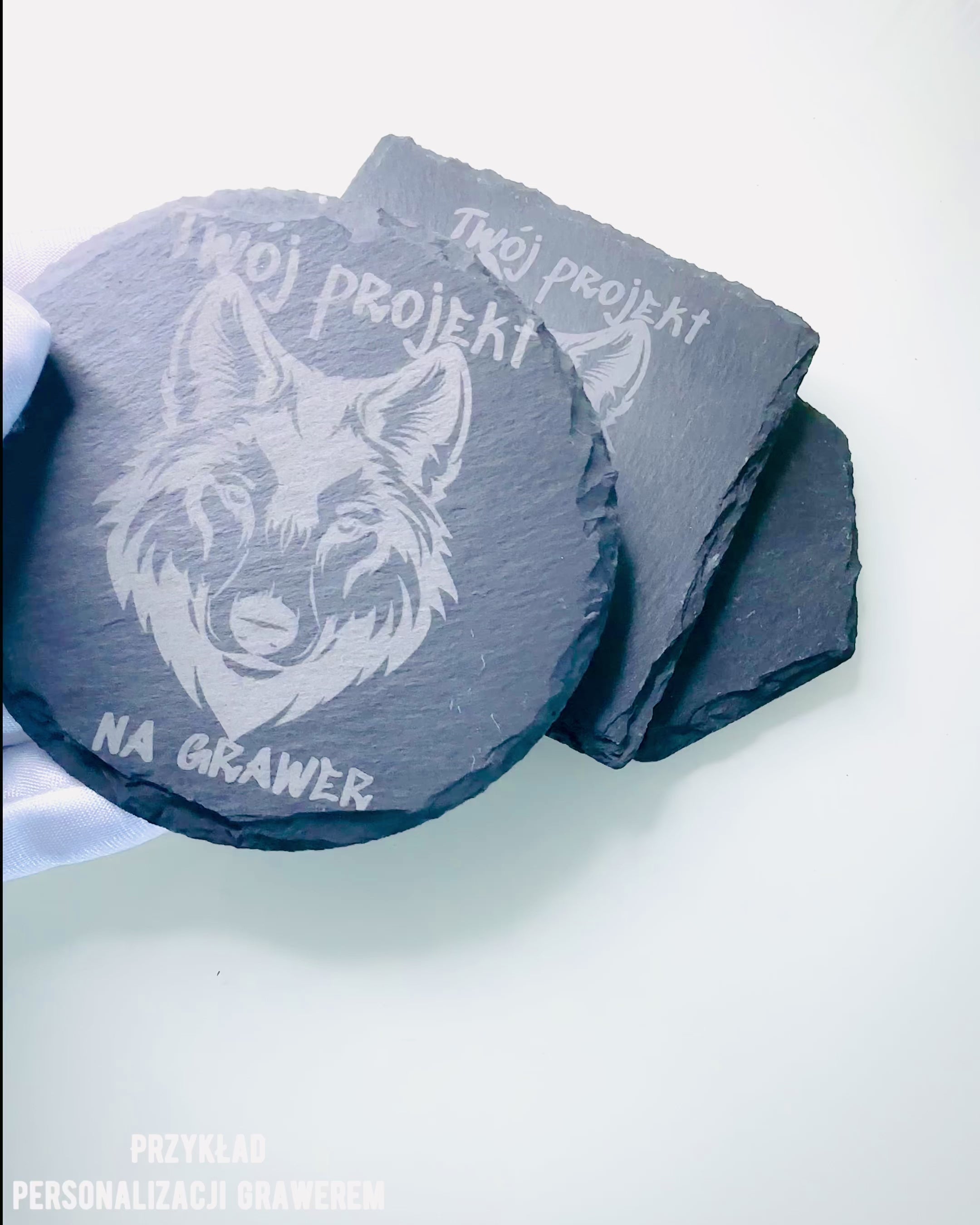 Podložka pod kávu, čaj z prírodného kameňa s personalizovaným gravírovaním – Štvorec, kruh, šesťuholník, 10 cm