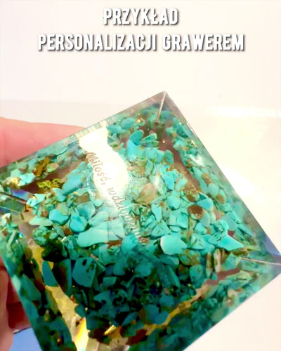 Orgonitová Pyramídka Energetická s Kryštálmi na Meditáciu – Vyžaruje Pozitívnu Energiu a Bohatstvo