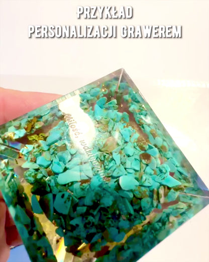 Orgonitová Pyramídka Energetická s Kryštálmi na Meditáciu – Vyžaruje Pozitívnu Energiu a Bohatstvo