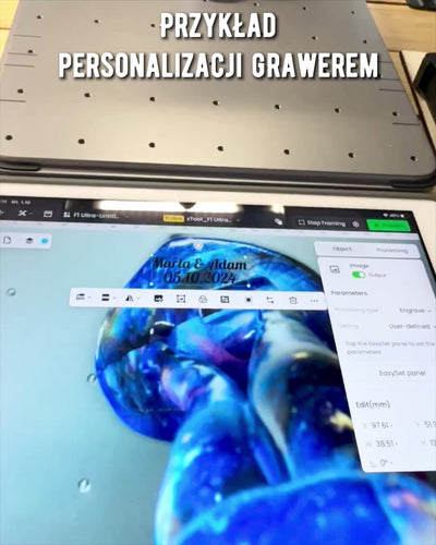 Kosmické objatie - Figúrka z živice s možnosťou gravírovania
