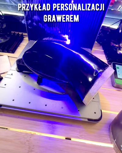 Kompaktný, 350 ml, Džbán Vyrezávaný Majstrovský kúsok s možnosťou personalizácie gravírovaním - 2 farebné varianty