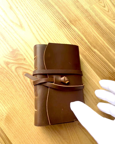 Prémiový zápisník "RetroNotes" – Elegantný zápisník z pravej kože - 200 strán, 120g, zápisník, skicár, hnedá farba, personalizácia gravírovaním