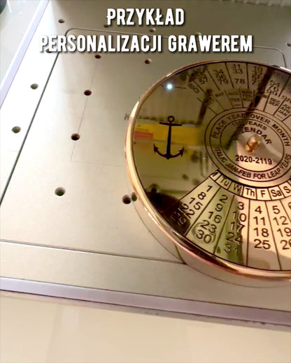 Kalendár Večnosti "Morská Plachta" – Mosadzný 100-ročný Kalendár - možná gravírovanie na darček