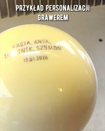 Biliardová guľa na mosadznej podložke, možnosť personalizácie gravírovaním na darček