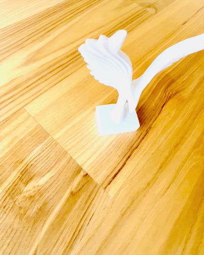Elegantná figúrka Anjelské krídla 15 cm výška – "Krídlatí strážcovia", možnosť personalizácie gravírovaním na darček, personalizácia, 2 farebné varianty