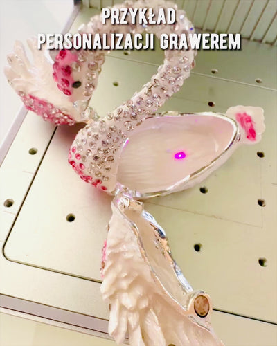 Elegantná šperkovnica "Klenot Labute" - personalizácia gravírovaním