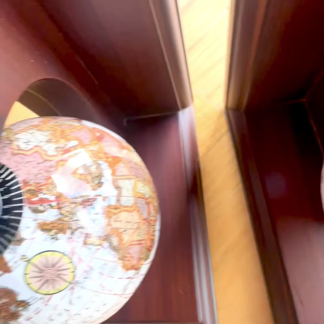 Štýlové zarážky na knihy retro glóbusy s gravírovaním