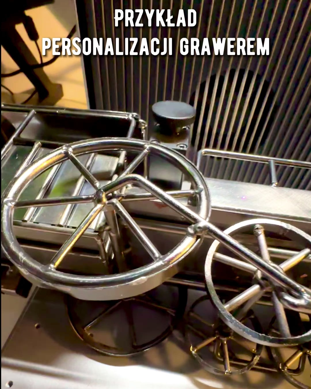 Lokomotíva zo železa „Retro Express“ – dekorácia, model, ručne vyrobená s možnosťou gravírovania
