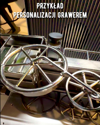 Lokomotíva zo železa „Retro Express“ – dekorácia, model, ručne vyrobená s možnosťou gravírovania