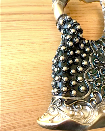 Elegantná socha „Tanečnica Zlatého Lesku“, 29 cm vysoká, s možnosťou gravírovania na darček