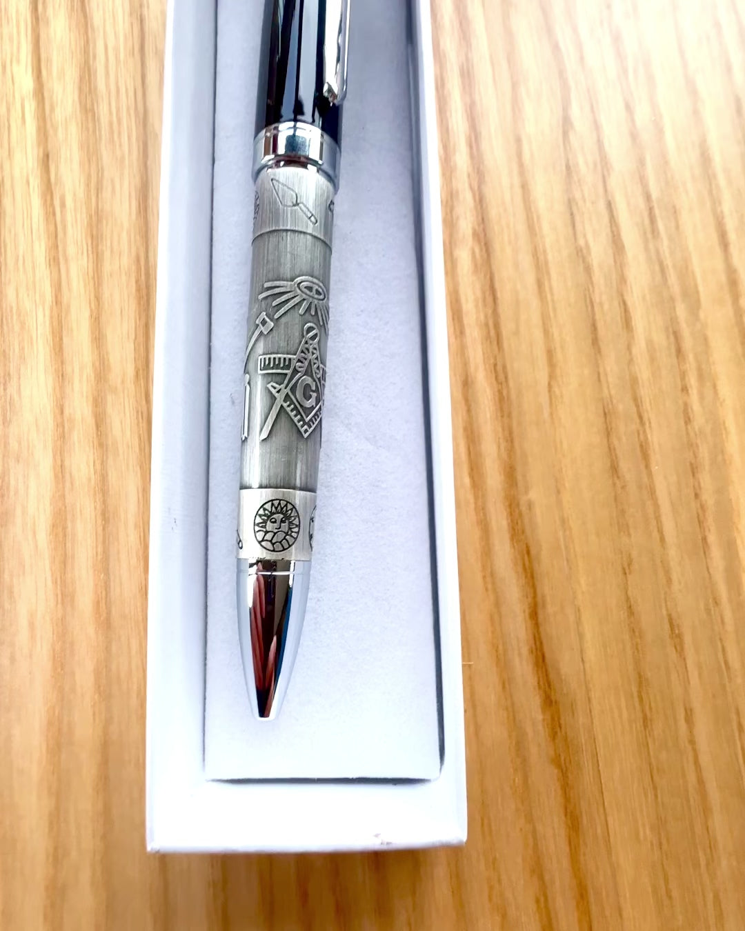 Elegantné pero "Majstrovská Harmónia" s možnosťou gravírovania - Symbolické motívy, Staroveké striebro, možnosť personalizácie gravírom na darček