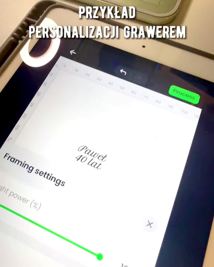 Otvarák na fľaše "Koruna Kráľa" zlatej farby, možnosť personalizácie gravírovaním