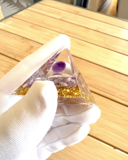 Orgonitová energetická pyramída "Amethyst Star" s kryštálikmi ametystu