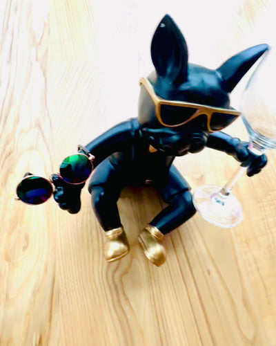 Exkluzívna figúrka "Štýlový Bulldog", čierna farba, stojan na pohár vína alebo šampanského, personalizácia gravírovaním