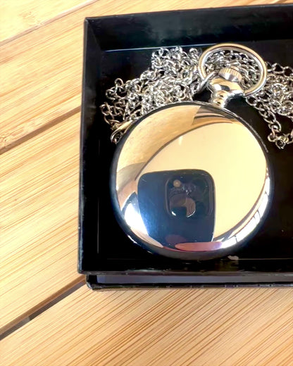 Elegantné vreckové hodinky "Časová klasika", strieborná farba, možnosť personalizácie gravírovaním na darček