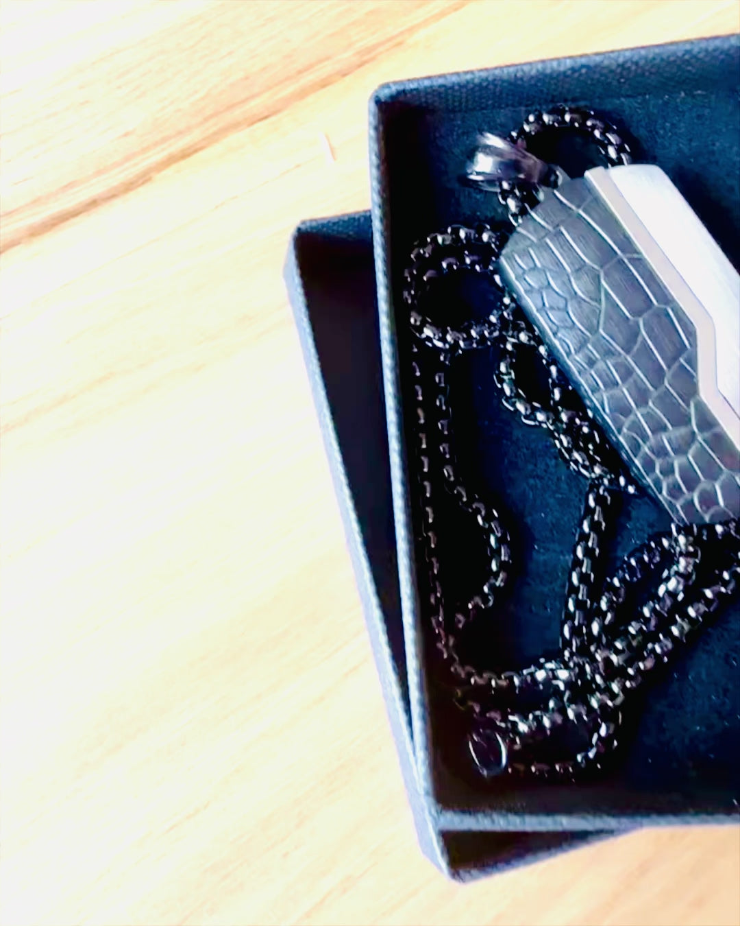 Pánsky náhrdelník Elegantná sila - personalizácia gravírovaním na darček