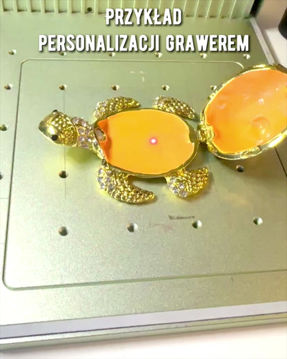 Skrinka "Korytnačia Rodinka" - farba zelená, personalizácia gravírovaním
