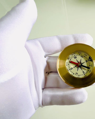 Navigačný kompas s možnosťou gravírovania, mosadzný, klasický dizajn – 5 cm