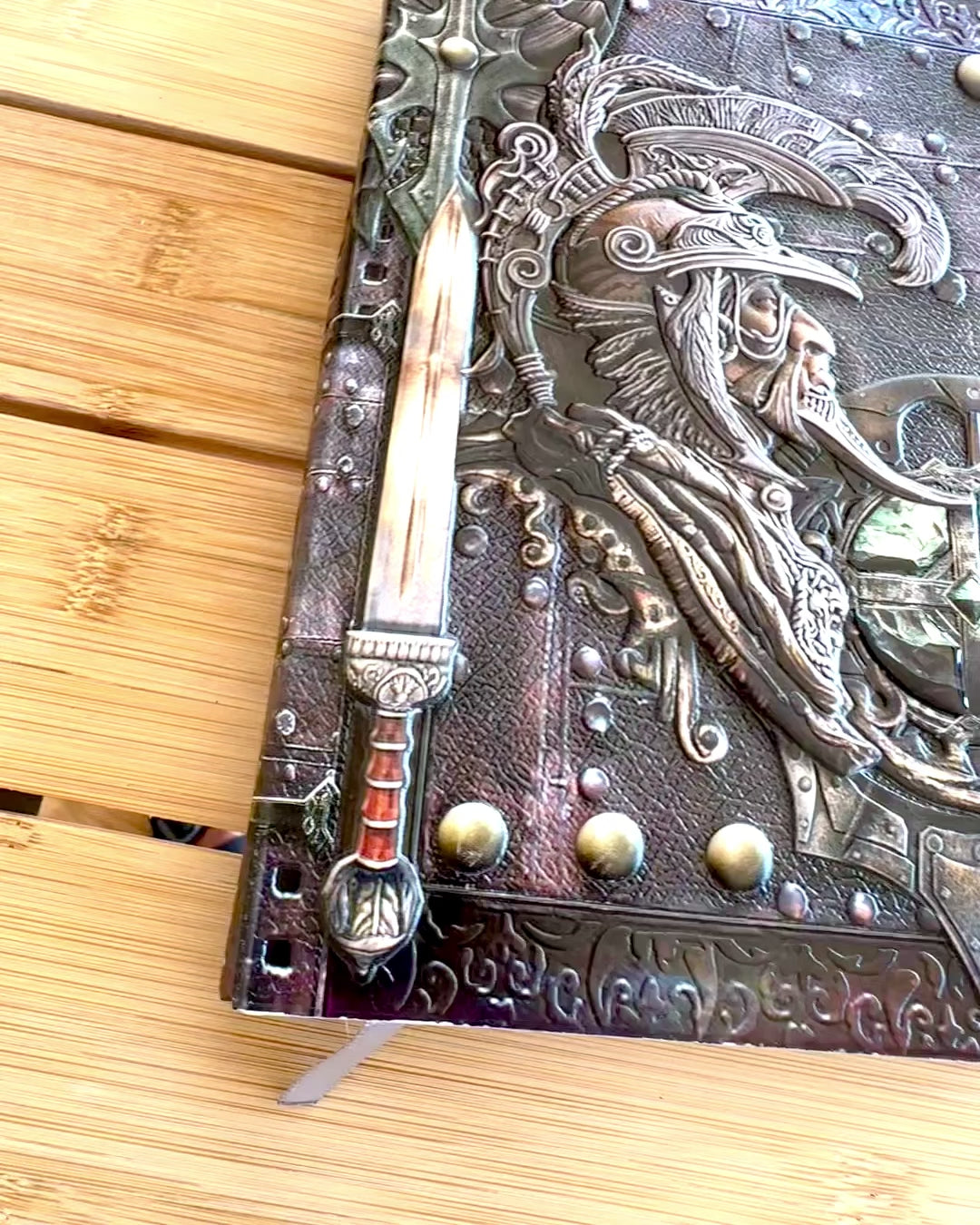 "Kronika Wojownika - Zápisník s motívom rytiera", notes s možnosťou personalizácie gravírovaním na darček