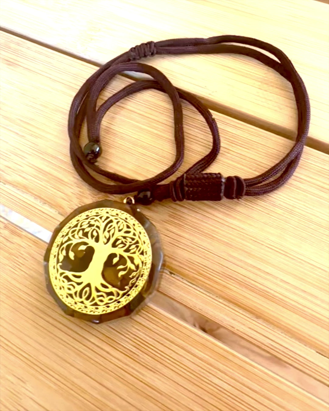 Amulet "Strom života" s tigrím okom, náhrdelník na darček s personalizovaným gravírovaním