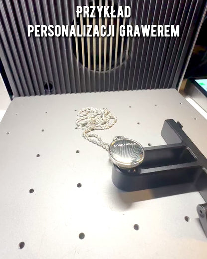 Náhrdelník s príveskom kompasu v štýle glamour s kryštálmi pre ženy a mužov - 2 varianty na výber, personalizácia gravírovaním ako darček