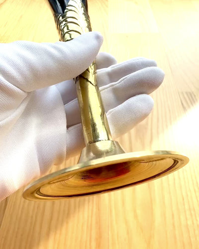 Pohár „Duch remesla“ z byvolieho rohu a mosadze – ručne vyrobený v Indii, 22 cm, možnosť personalizácie gravírovaním ako darček